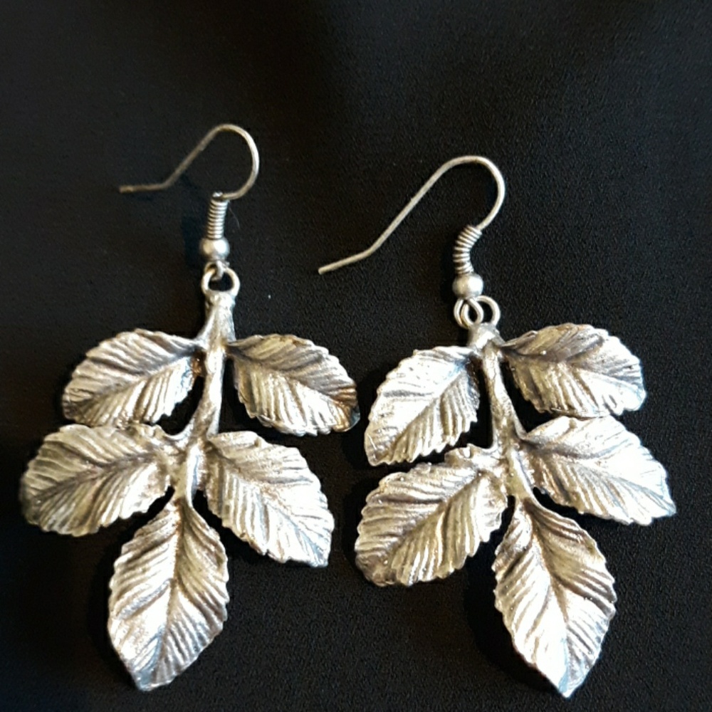 Silver leaf earrings